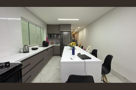 Casa à venda com 204m², 3 quartos e 2 vagasCozinha