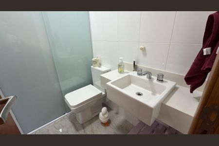 Casa à venda com 204m², 3 quartos e 2 vagasBanheiro da Suíte