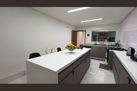 Casa à venda com 204m², 3 quartos e 2 vagasCozinha