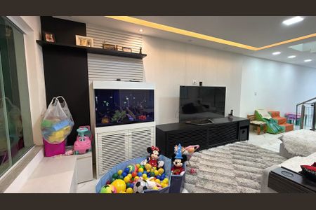 Casa à venda com 204m², 3 quartos e 2 vagasSala