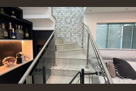 Casa à venda com 204m², 3 quartos e 2 vagasEscada