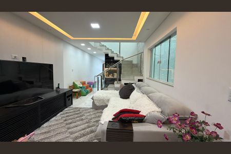 Casa à venda com 204m², 3 quartos e 2 vagasSala