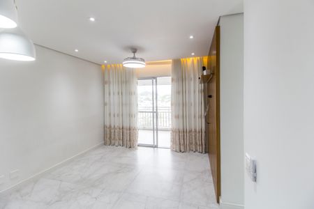 Sala de apartamento para alugar com 3 quartos, 90m² em Jardim Tupanci, Barueri