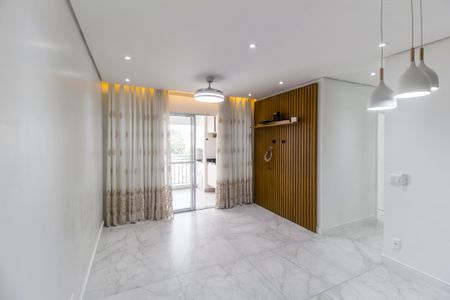 Sala de apartamento para alugar com 3 quartos, 90m² em Jardim Tupanci, Barueri
