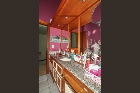 Casa de condomínio à venda com 306m², 5 quartos e 4 vagasBanheiro 3