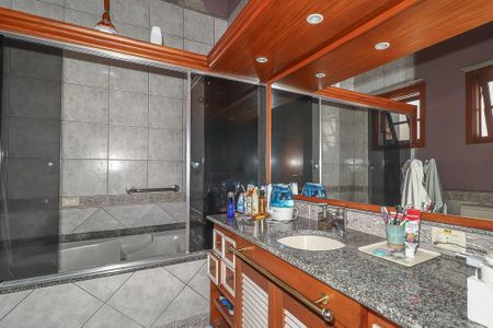 Casa de condomínio à venda com 306m², 5 quartos e 4 vagasBanheiro da Suíte