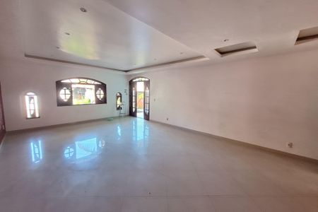 Sala de casa para alugar com 4 quartos, 198m² em Parque Independencia, Duque de Caxias
