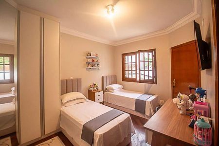 Casa à venda com 4 quartos, 296m² em Parque dos Passaros, São Bernardo do Campo