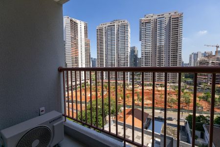 Varanda de kitnet/studio à venda com 1 quarto, 25m² em Jardim das Acacias, São Paulo