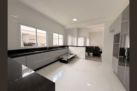 Casa de condomínio à venda com 450m², 4 quartos e 4 vagasCozinha