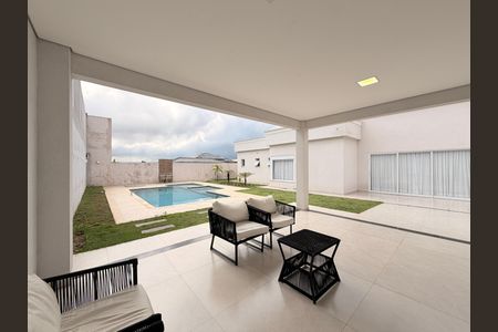 Casa de condomínio à venda com 450m², 4 quartos e 4 vagasQuintal com churrasqueira e piscina