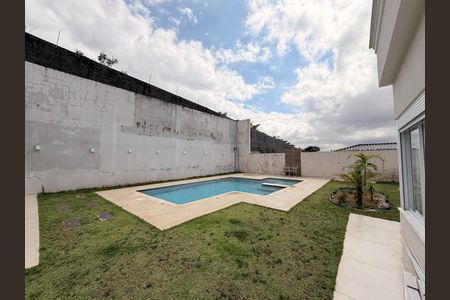 Casa de condomínio à venda com 450m², 4 quartos e 4 vagasQuintal com churrasqueira e piscina