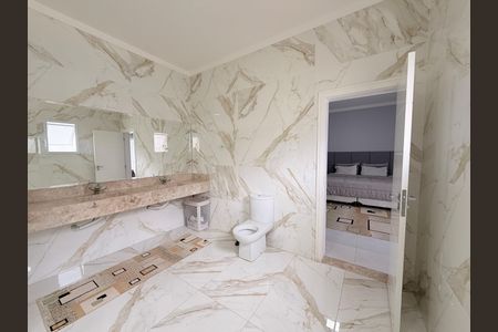 Casa de condomínio à venda com 450m², 4 quartos e 4 vagasBanheiro da Suíte 1