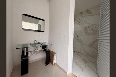 Casa de condomínio à venda com 450m², 4 quartos e 4 vagasBanheiro externo