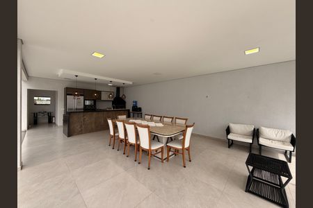 Casa de condomínio à venda com 450m², 4 quartos e 4 vagasQuintal com churrasqueira e piscina