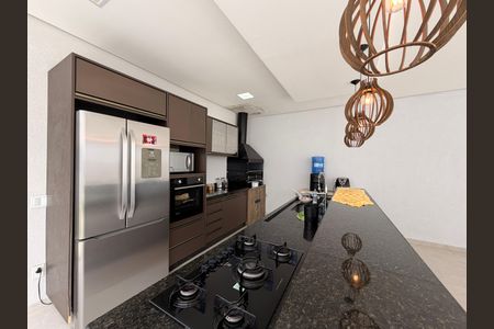 Casa de condomínio à venda com 450m², 4 quartos e 4 vagasQuintal com churrasqueira e piscina