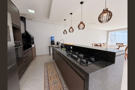 Casa de condomínio à venda com 450m², 4 quartos e 4 vagasQuintal com churrasqueira e piscina