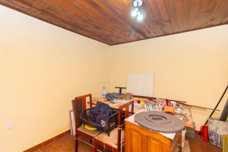 Casa à venda com 130m², 5 quartos e 2 vagas Casa à venda com 130m², 5 quartos e 2 vagasSuíte