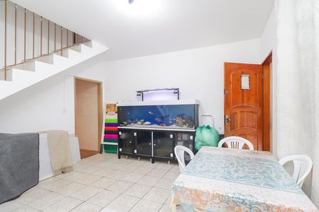 Sala de casa à venda com 2 quartos, 72m² em Vila Carmosina, São Paulo