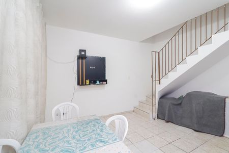 Sala de casa à venda com 2 quartos, 72m² em Vila Carmosina, São Paulo