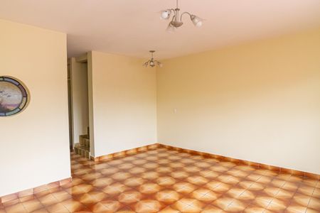 Casa para alugar com 170m², 3 quartos e 2 vagasSala