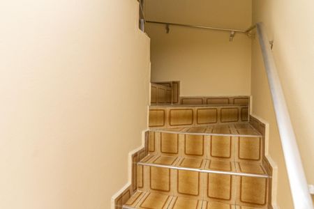 Casa para alugar com 170m², 3 quartos e 2 vagasEscada