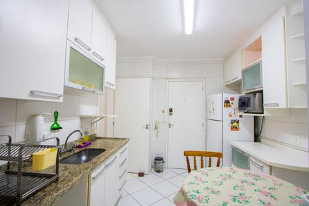 Cozinha de apartamento à venda com 4 quartos, 97m² em Vila Bastos, Santo André