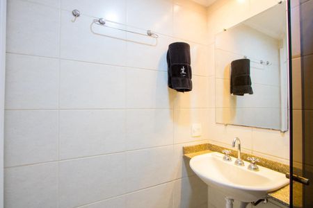 Apartamento à venda com 97m², 4 quartos e 2 vagasBanheiro social
