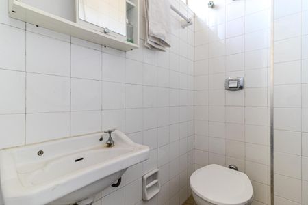 Apartamento à venda com 117m², 3 quartos e 2 vagas Apartamento à venda com 117m², 3 quartos e 2 vagasBanheiro de Serviço