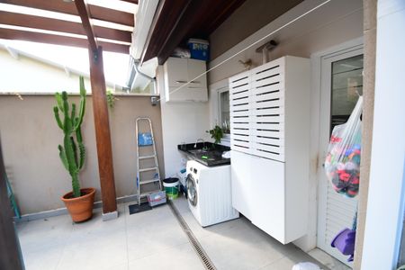 Casa de condomínio à venda com 120m², 3 quartos e 2 vagasÁrea de Serviço