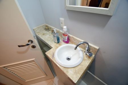 Casa de condomínio à venda com 120m², 3 quartos e 2 vagasLavabo