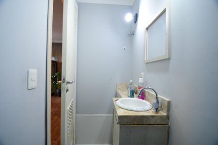 Casa de condomínio à venda com 120m², 3 quartos e 2 vagasLavabo