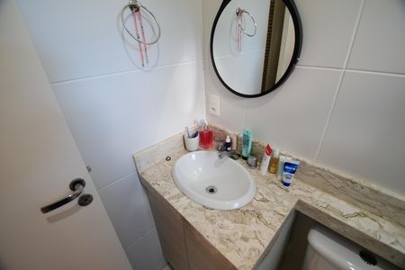 Casa de condomínio à venda com 120m², 3 quartos e 2 vagasBanheiro Social