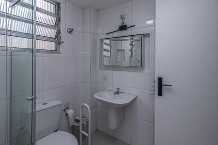 banheiro social_2 de apartamento para alugar com 2 quartos, 66m² em Vila Mariana, São Paulo