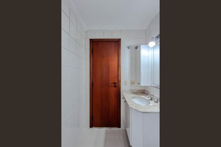 Apartamento à venda com 128m², 4 quartos e 4 vagas Apartamento à venda com 128m², 4 quartos e 4 vagasBanheiro