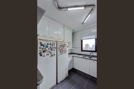 Apartamento à venda com 128m², 4 quartos e 4 vagas Apartamento à venda com 128m², 4 quartos e 4 vagasCozinha