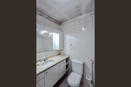 Apartamento à venda com 128m², 4 quartos e 4 vagas Apartamento à venda com 128m², 4 quartos e 4 vagasBanheiro da Suíte