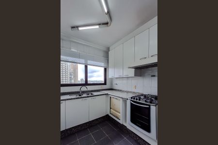 Apartamento à venda com 128m², 4 quartos e 4 vagas Apartamento à venda com 128m², 4 quartos e 4 vagasCozinha