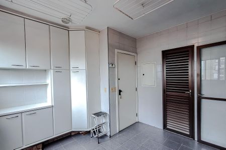 Apartamento à venda com 128m², 4 quartos e 4 vagas Apartamento à venda com 128m², 4 quartos e 4 vagasÁrea de Serviço