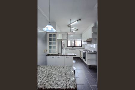 Apartamento à venda com 128m², 4 quartos e 4 vagas Apartamento à venda com 128m², 4 quartos e 4 vagasCozinha