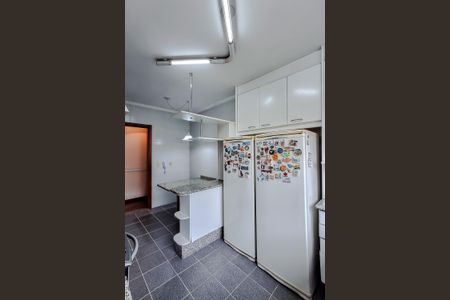 Apartamento à venda com 128m², 4 quartos e 4 vagas Apartamento à venda com 128m², 4 quartos e 4 vagasCozinha