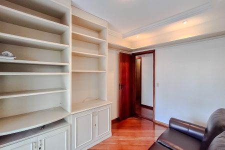 Apartamento à venda com 128m², 4 quartos e 4 vagas Apartamento à venda com 128m², 4 quartos e 4 vagasSala de TV