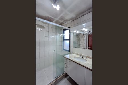 Apartamento à venda com 128m², 4 quartos e 4 vagas Apartamento à venda com 128m², 4 quartos e 4 vagasBanheiro da Suíte