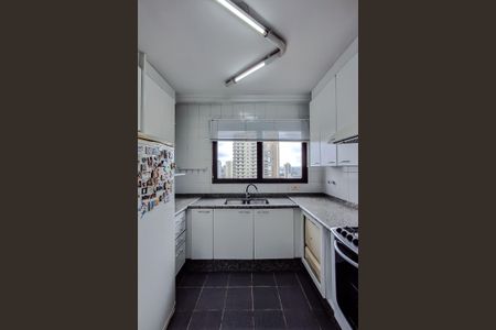 Apartamento à venda com 128m², 4 quartos e 4 vagas Apartamento à venda com 128m², 4 quartos e 4 vagasCozinha