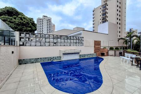 Apartamento à venda com 128m², 4 quartos e 4 vagas Apartamento à venda com 128m², 4 quartos e 4 vagasÁrea comum - Piscina