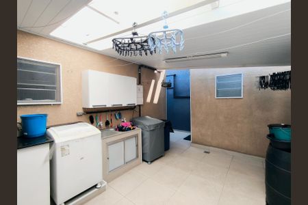 Casa para alugar com 180m², 2 quartos e 4 vagas Casa para alugar com 180m², 2 quartos e 4 vagasÁrea de Serviço