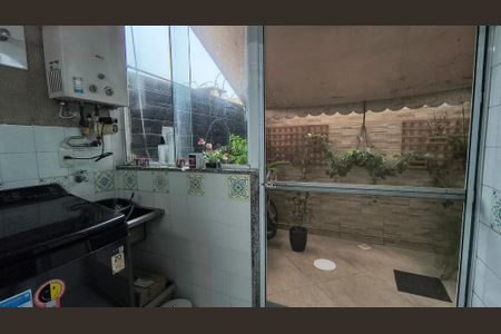 Casa de condomínio à venda com 132m², 3 quartos e 1 vagaÁrea de Serviço 