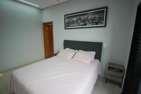 Casa de condomínio para alugar com 200m², 3 quartos e 2 vagas