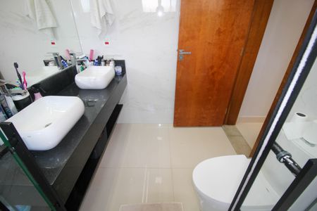 Casa de condomínio para alugar com 200m², 3 quartos e 2 vagas