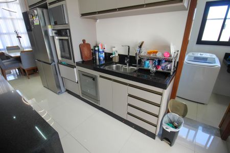 Casa de condomínio para alugar com 200m², 3 quartos e 2 vagas